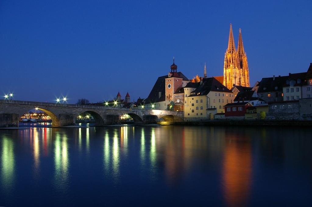 Schloss Weichs Zu Regensburg Mit 2Schlafzimmer Parkplatz Internet 75Qm Zentrum Exterior foto
